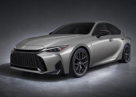 新型LEXUS IS、低重心かつワイドなスタンスを従来...