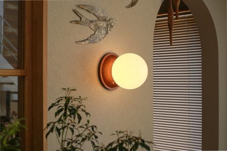 SNSで話題！賃貸OK・壁掛けができるコードレス照明「L