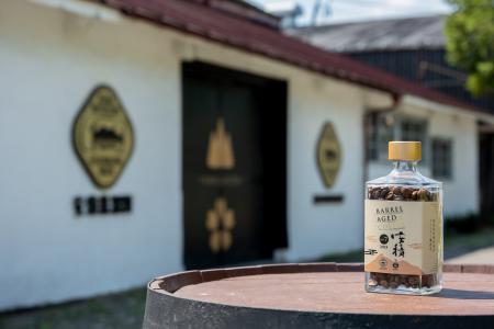 安積蒸溜所コラボ。ウイスキー樽で熟成させた【BARREL