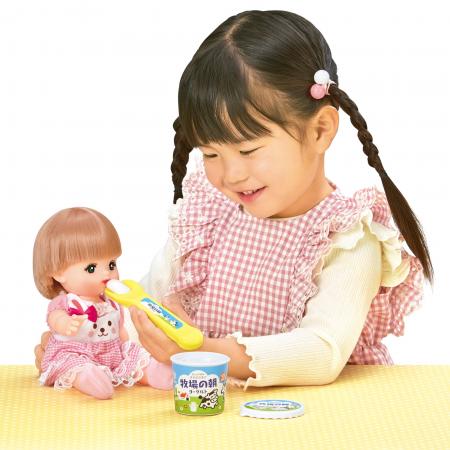 メルちゃんと雪印メグミルク「牧場の朝ヨーグルト」が