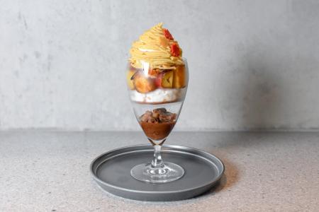 1杯で秋の味覚を味わい尽くす、贅沢な秋パフェ登場。 1杯で秋の味覚を味わい尽くす、贅沢な秋パフェ登場。