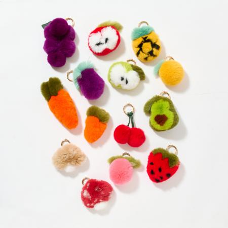 秋冬ファッションを彩る、COTANTINのバッグチャームが