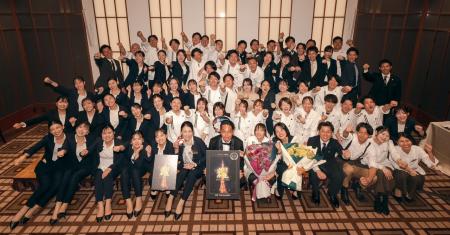 〈東京タワーの目の前の結婚式場The Place of Tokyo〉 〈東京タワーの目の前の結婚式場The Place of Tokyo〉