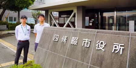 四條畷市様、管理コスト・調達費用を削減しつつ自席端 四條畷市様、管理コスト・調達費用を削減しつつ自席端