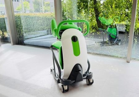 ジヤトコ、移乗機構付き車いす「Lifmy(リフミィ)」 ジヤトコ、移乗機構付き車いす「Lifmy(リフミィ)」