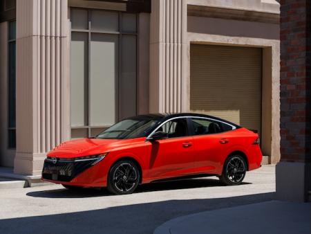 トランク、リアフェンダー、ミラーの形状に工夫を...