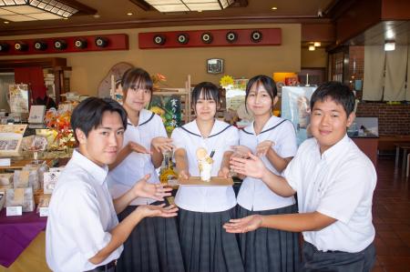 地元高校生が商品開発！極上芋あんとソフトクリーム、