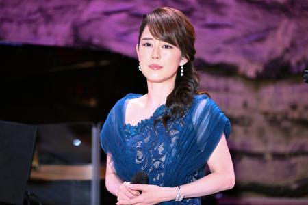 デビュー20周年の丘みどりが、クリスマスにホテルニュ
