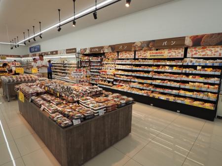 ドラッグ＆フード戦略を推進する店舗を今期9店舗展開