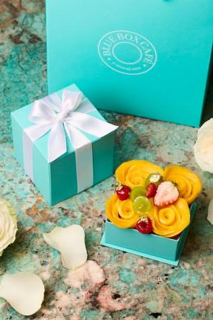 【TIFFANY & CO.】ブルー ボックス カフェに、宝石の