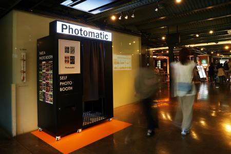 横浜赤レンガ倉庫に「Photomatic」のセルフフォトブー