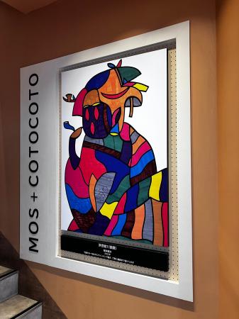 障がいのある方のアート作品を店舗内装に使用　モスバ