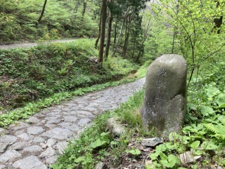 鳥居峠から奈良井宿へ 話題のkura 嵓：BYAKU NArutf-8