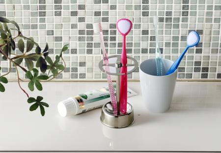 日常的な「舌ブラシ」の使用による舌のケアにつutf-8