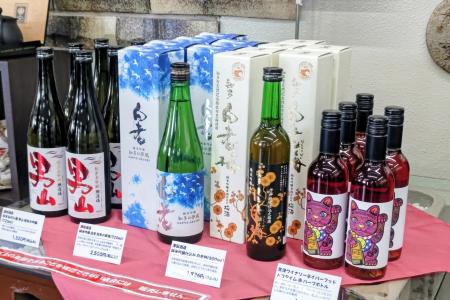 陶磁器会館のとこなめ観光案内所にて常滑の地酒とワイ