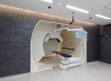 筑波大学附属病院で陽子線治療システム2号機が治療開