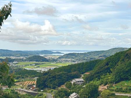 歴史ある石垣と自然が残る森をキャンプフィールドに　