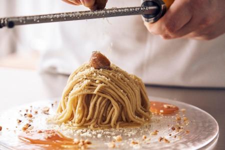 五層の口どけ！和栗を“生”で味わう〈極上モンブラン〉