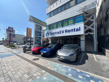 沖縄県那覇市に高級EV・テスラ専門レンタカー「Testra