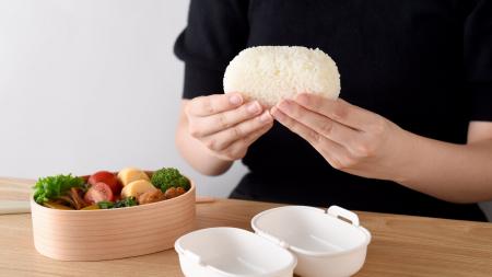 冷凍ご飯がまるで専門店のほどけるおにぎりに！