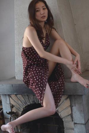 高田里穂 最新写真集が発売決定！「何も足さない」シ