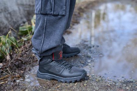 DC Shoesから防水・防滑・保温機能を備えたスニーカー