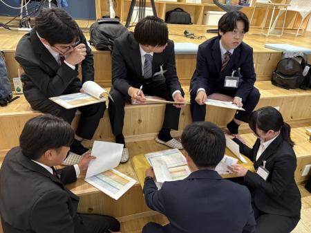 応募者378名から選ばれた13名の内定者が内定式でutf-8