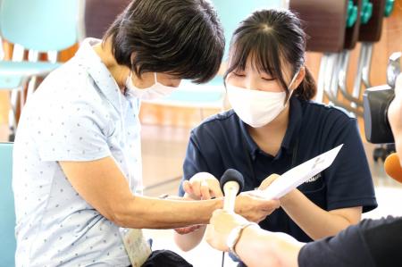 転倒予防のために、高齢者の歩行を人工知能（AI）で解