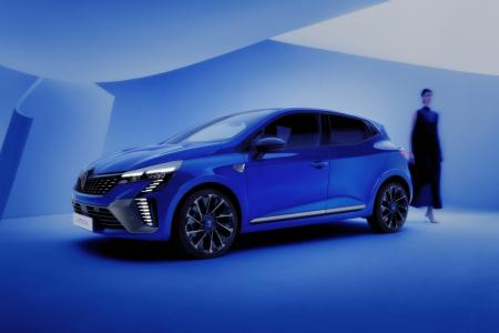 「走りを極めた、フルハイブリッド。」新型ルノー ル