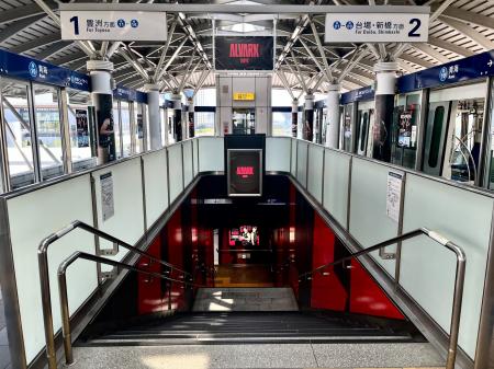 新交通ゆりかもめ「青海駅」アルバルク東京 特別装飾