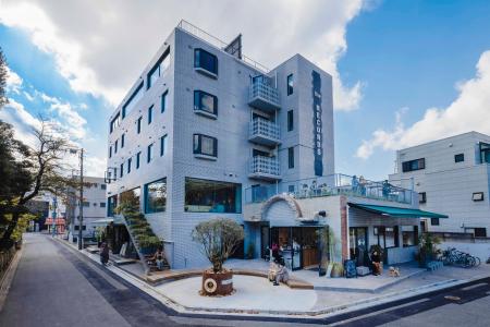 旧ビジネスホテルから生まれた千葉公園隣の複合商業施