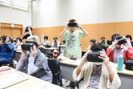 超高齢社会の今 認知症を体験して知るフェスタを開催 