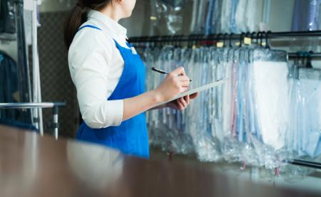 クリーニング店が苦境、「倒産・廃業」最多ペース　コ