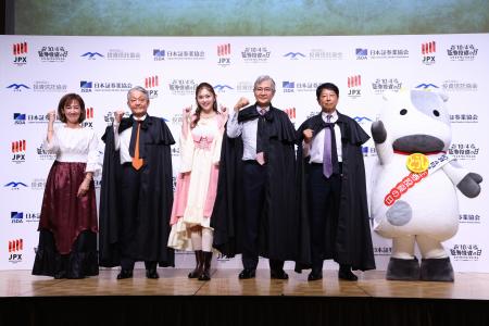 ゆうちゃみさんが冒険者風衣装で登場！約100名の大学