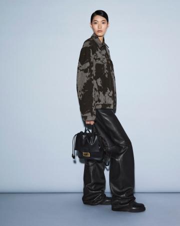 フェンディ、しなやかなレザーが際立つバックパックを