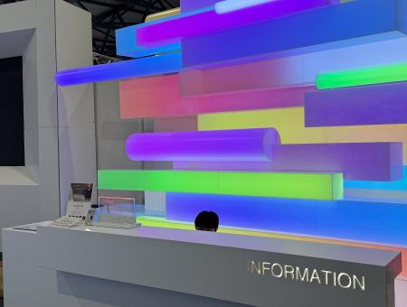 ピクシーダストテクノロジーズ、「VUEVO Display」を