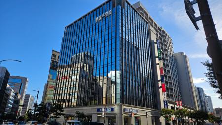 神戸・三宮に3～4名向け完全個室レンタルオフィス「Re