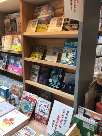 なぜ地方の老舗書店が魚を売るのか？地元漁師と挑む「
