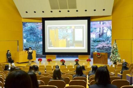 聖心女子大学が1年次生のための「クリスマスの集utf-8