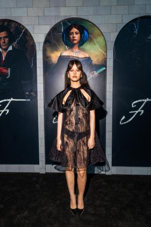 【Dior】ディオールを纏うセレブリティ：ミア・ゴス @