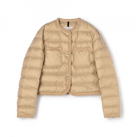 〈MONCLER〉ポップアップストアをトゥモローランド各