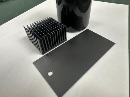 電子機器を熱から守る放熱塗料「ラジエックス」を開発