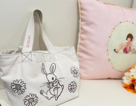 名入れ刺繍でさらに特別なアイテムに！！英国の絵本「
