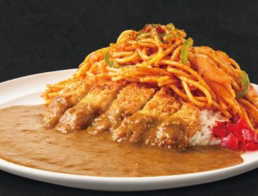 カツカレーの上にナポリタン！？2人前の大ボリューム