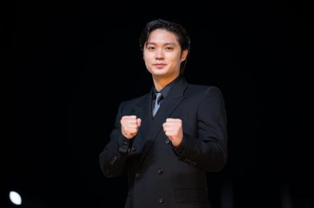 ジャパンダートクラシックに磯村勇斗さんが来場！表彰