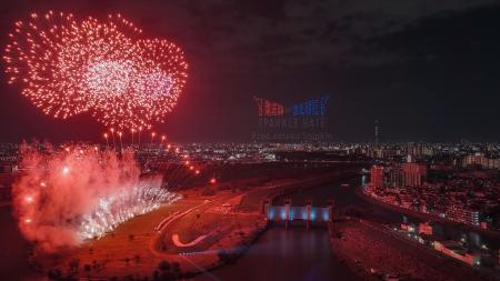 レッドクリフ、北区花火会オープニングで「生命の進歩