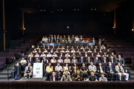 全社員が映画館に集結！年に一度の伝統行事「全体会議