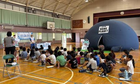 学校に巨大な海が出現！驚きと学びの新感覚海体験イベ