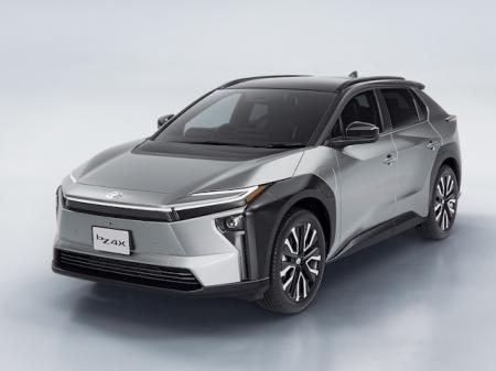 トヨタ自動車が一部改良して発売した電気自動車「b...