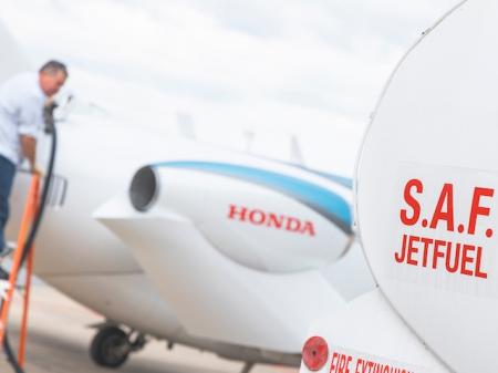 HondaJetは、すでに最大50％のSAF混合燃料による運...